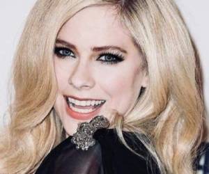 Avril Lavigne tiene 33 años de edad.