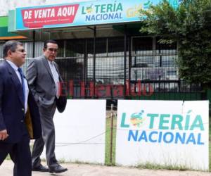 El presidente del Consejo Directivo del Pani, Octavio Sánchez, y el ministro de Gobernación, Héctor Ayala, llegaron ayer a verificar que se estén cumpliendo las determinaciones tomadas para frenar los actos irregulares.