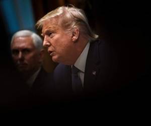 El vicepresidente estadounidense Mike Pence y el presidente estadounidense Donald Trump asisten a una reunión en la sala del gabinete de la Casa Blanca el 16 de diciembre de 2019 en Washington. Foto: Agencia AFP.