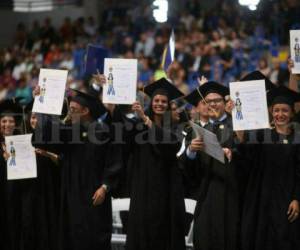 La UNAH explicó, que todavía hay centros que se encuentran en proceso de gestión de expediente de graduación y emisión de título universitario. (Foto: El Heraldo)