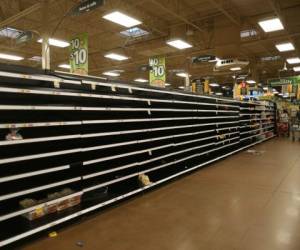 Así lucen los supermercados en Texas, tras las evacuaciones por el paso de Harvey. (AFP)