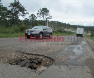 La carretera CA-6 es una de las más concurridas por la cercanía con la aduana de Las Manos, pero además la más deteriorada.