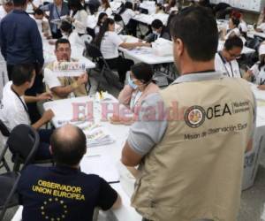 El lunes 27 inició el proceso de retorno de las maletas electorales al centro de acopio en el Infop. (Foto: El Heraldo Honduras/ Noticias Honduras hoy)