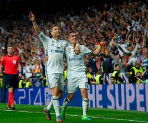 Cristiano Ronaldo y Lucas Vásquez del Real Madrid en el Santiago Bernabéu (Foto: AFP)