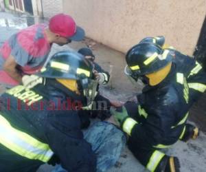 De acuerdo al reporte de los bomberos, el afectado presenta graves quemaduras de tercer y segundo grado. Foto: Estalin Irías/ EL HERALDO
