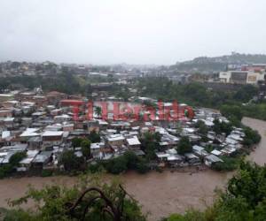 La colonia Betania de la capital de Honduras ya se está viendo afectada por la crecida del río. Foto: Javier Flores/EL HERALDO