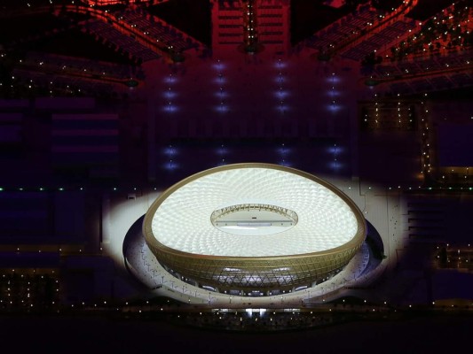Se muestra una imagen generada por computadora del estadio Lusail para la Copa del Mundo 2022 durante la presentación de su diseño en Doha. Foto: Agencia AFP.