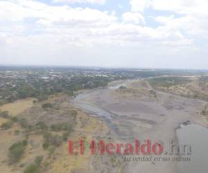 El río que hace más de 20 años provocó destrozos y hasta pérdidas humanas debido a su fuerte corriente por el paso del huracán Mitch, atraviesa una de las peores crisis de la historia.