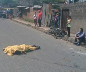 Un motociclista murió embestido por un taxista en la colonia Villa Nueva de la capital de Honduras. (Foto: Jimmy Argueta / EL HERALDO)