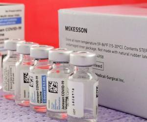 La vacuna de Johnson & Johnson es de una sola aplicación y tiene una efectividad del 70%. Foto: Agencia AFP.