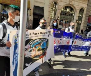 Amigos, familiares y hasta quienes no conocían a la joven llegaron para exigir justicia en torno a su muerte. Foto: Cortesía