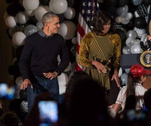 Michelle y Barack Obama bailaron frente a varias personas Thriller de Michael Jackson. Foto: AFP