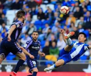 Wu Lei se convierte en el primer jugador chino en marcar en la Liga. Foto: @elchiringuitotv/Twitter.