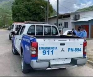 Agentes de la Policía Nacional llegaron hasta el lugar donde ocurrió el crimen. Foto: Cortesía