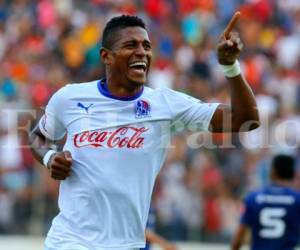 Carlo Costly, delantero de Olimpia que con uno de sus goles eliminó a Motagua. Foto: Juan Salgado.