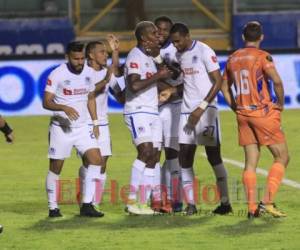 Los Albos celebraron el tercer tanto ante los Lobos. Foto: EL HERALDO.