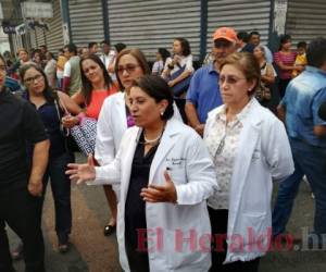 El gremio médico se manifestó en contra de los decretos este jueves. (Foto: Marvin Salgado/ El Heraldo)