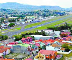 El aeropuerto Toncontín seguirá operando han afirmado las autoridades de gobierno, por lo que durante las negociaciones se busca la salida para que el Estado no tenga mayores costos.
