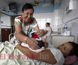 Un amor que ha perdurado cuatro décadas es el que muestra doña Martha. Foto: Emilio Flores / EL HERALDO