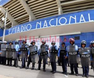 Habrán unos 900 agentes policiales brindando seguridad en el duelo entre el León y las Águilas. Foto de referencia archivo EL HERALDO