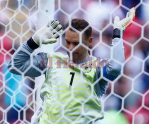 Manuel Neuer decidió bajar hasta el campo de Corea del Sur y no detuvo el segundo gol. Foto AFP