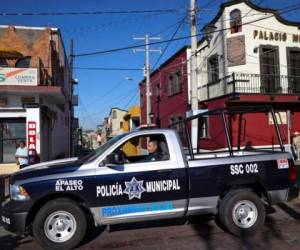 En el caso más reciente, la policía estatal reconoció públicamente que un oficial fue secuestrado en su casa el jueves, asesinado y su cuerpo arrojado en una carretera. Foto: AP