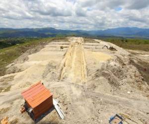 Actualmente instalan la tubería de agua potable y aguas negras.