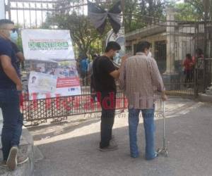 Las escuelas, colegios y otros lugares que servirán como centros de entrega fueron preparados el lunes para que las personas acudan a reclamar su nueva identidad. Foto: El Heraldo