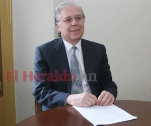 El presidente de la Ahiba, Roque Rivera, insta a caminar unidos el Banco Central de Honduras, la Comisión Nacional de Bancos y las instituciones financieras para buscar mejores condiciones en la reactivación. Foto: Archivo/ EL HERALDO.