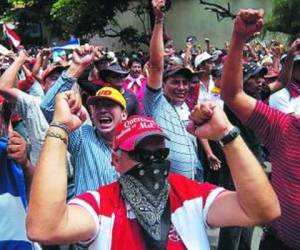 Si los de derecha se idean sanos, los de izquierda también. Los “socialistas”, hoy libres y con gorra de chafa, ya mamaron siendo liberales. Alegan que no, pero ahí están sus huellas. No son castos ni mansos, son puramente perversos, dejaron chorro de robos.