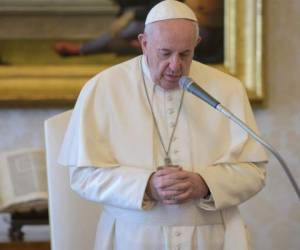 Todos los colaboradores más cercanos al papa y que comparten horas de trabajo fueron sometidos a las pruebas de saliva. Foto AFP