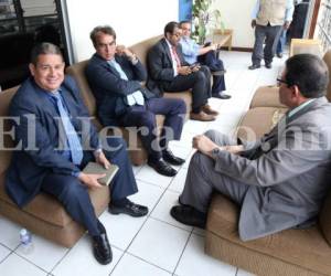 Una parte de los preseleccionados recibió un sobre sellado que contenía el formulario y las indicaciones para someterse a las evaluaciones de confianza, foto: Marvin Salgado/El Heraldo.