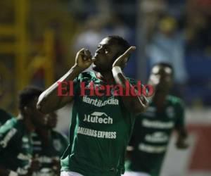 Yustin Arboleda celebra su gol en el primer partido de semifinal entre Real España contra Marathón.