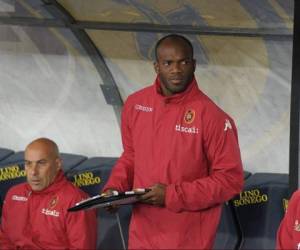 David Suazo dirigiendo el equipo sub17 del Cagliari. Foto: Redes Sociales