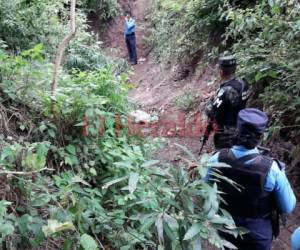 El cadáver estaba tirado sobre la maleza y una zona rocosa. Foto Estalin Irías| EL HERALDO