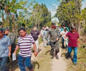 Los militares están llegando a diferentes zonas de producción a conocer las necesidades que tienen.