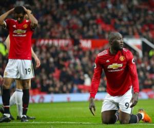 Romelu Lukaku del Manchester United muestra su decepción después del pitido final del partido de fútbol de la Premier League inglesa contra el West Bromwich Albion en Old Trafford. Foto AP