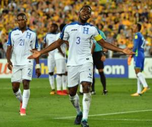 Maynor Figueroa gesticulando en su último encuentro con la H en el que la Bicolor cayó 3-1 ante Australia. (AFP)