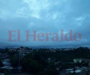 La capital de Honduras amaneció nublada, al igual que las regiones afectadas por la onda tropical. Foto: EL HERALDO
