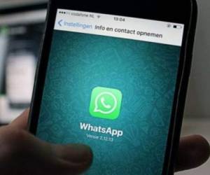 El servicio de mesajería WhatsApp lanzó una campaña, en la cual se ofrece pagar hasta 50,000 dólares (un millón 200 mil lempiras) a los usuarios. Foto: Agencia AFP