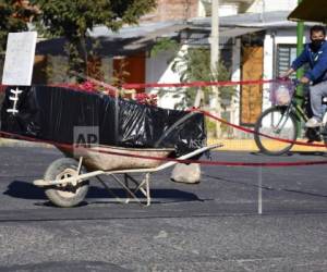 Bolivia es uno de los países sudamericanos que más dificultades ha enfrentado para gestionar los cadáveres que deja la pandemia. Foto: AP.