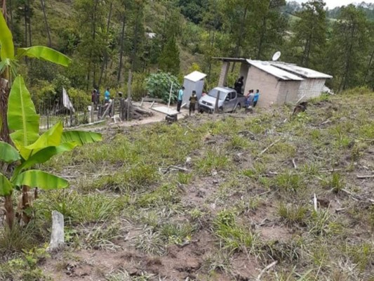 En esta vivienda asesinaron a dos hombres en La Campa, Lempira.