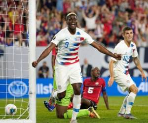 Gyasi Zardes celebrando un gol de Estados Unidos ante Trinidad. (AFP)