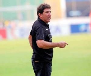 Héctor Vargas, entrenador argentino del Olimpia habló de Fabio de Souza.