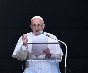 El papa Francisco volvió hacer una aparición pública tras someterse a una operación de colon hace 10 días. Foto: AFP