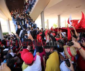 Dos juntas directivas del Congreso Nacional han llevado al caos al país.