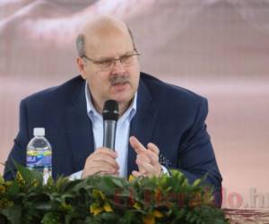 El empresario Jorge Canahuati Larach, presidente de Grupo Opsa, compartió por una hora con ejecutivos, periodistas, empresarios y algunos estudiantes de la UTH. Agradeció la oportunidad de poder hablar sobre el futuro de los medios de comunicación pospandemia.