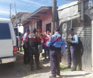 El cadáver fue hallado en el interior de su vivienda tras que los vecinos sintieran un mal olor. Foto: Estalin Irías/EL HERALDO.