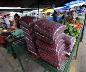 En los últimos días los consumidores se han quejado por la falta de frijoles en la Feria del Agricultor e incluso en los Banasupros.