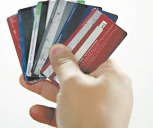 Actualmente circulan más de 839,000 tarjetas de crédito en Honduras. Los usuarios suman más de 500,000 personas, de acuerdo con la Comisión Nacional de Bancos y Seguros (CNBS).